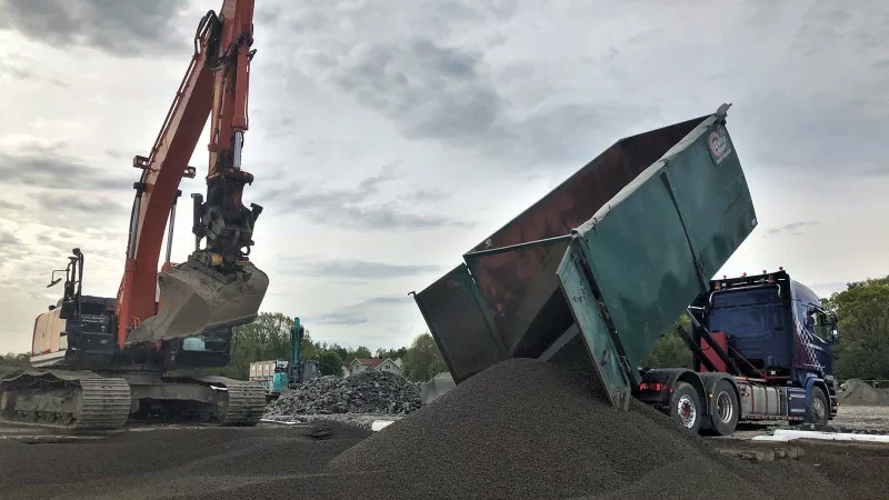 Anlieferung LKW mit Blähton