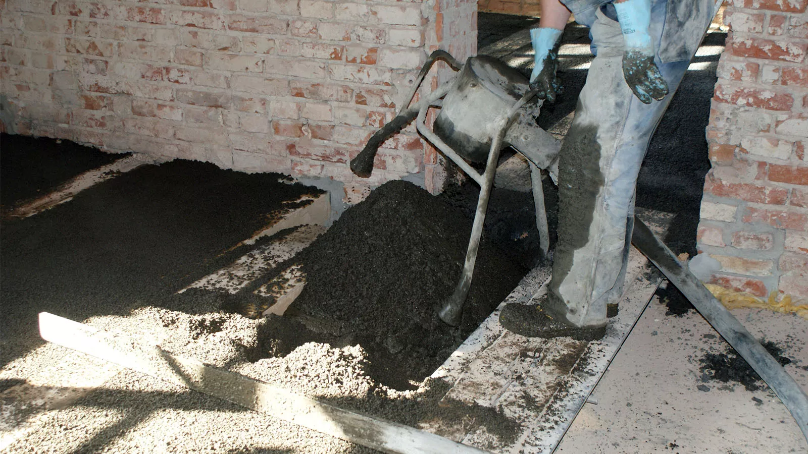 Einbau mit Estrichpumpe