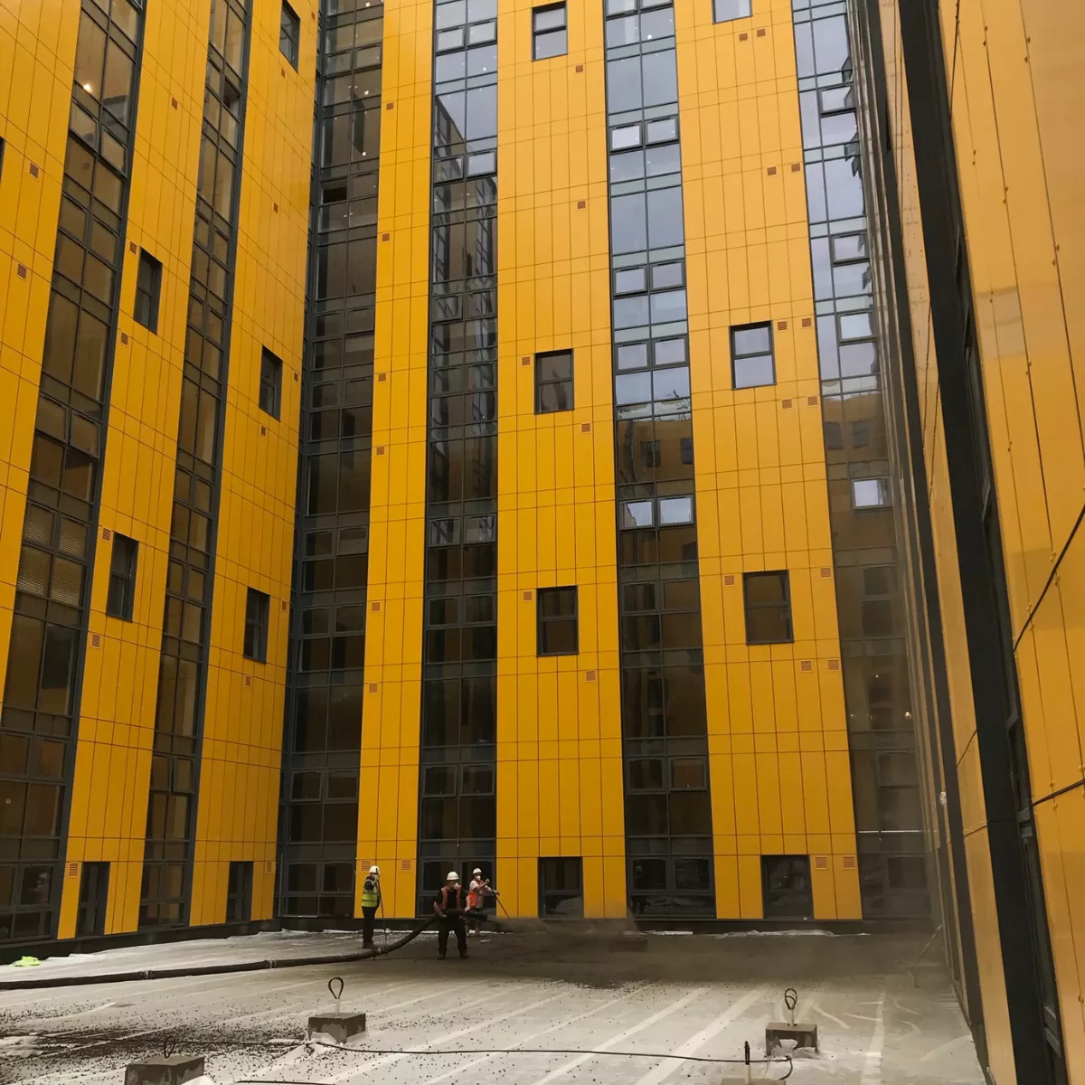 Lieferung in einen schwer zugänglichen Innenhof