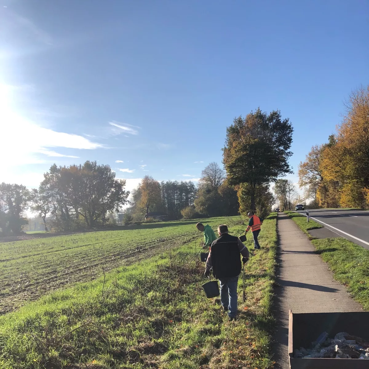 Bei bestem Wetter Müllsammeln