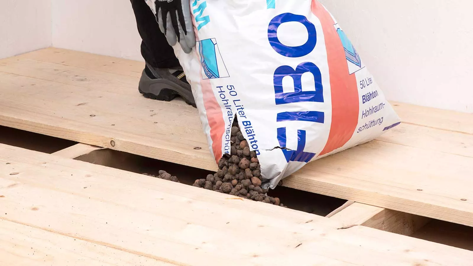 Verfügung von Hohlraum zwischen Balken